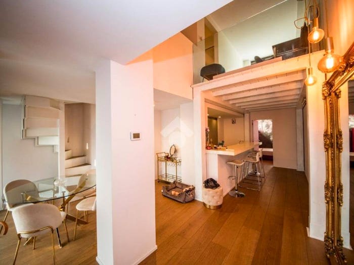 Appartamento trilocale in vendita in VIA PIETRO CUSTODI, Corso San Gottardo, Milano