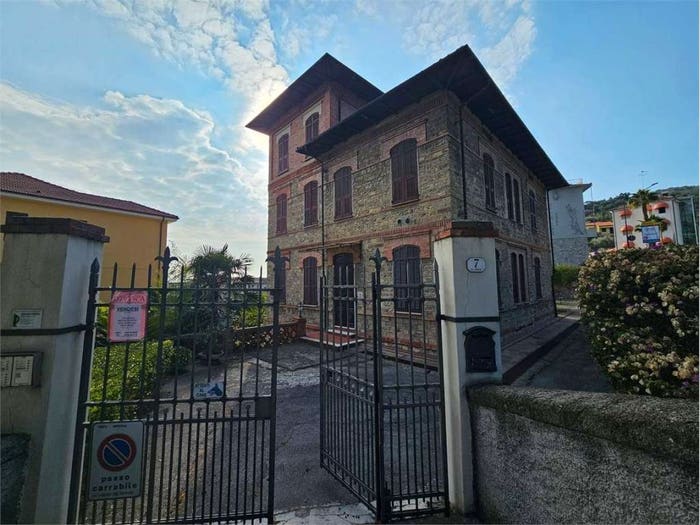 Appartamento trilocale in vendita in Via Aurelia Ovest, Centro, Diano Marina