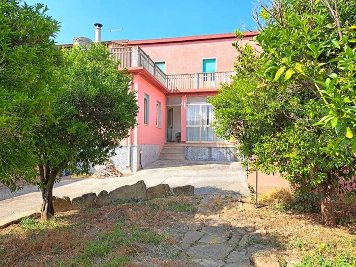 Casa con 5 locali in vendita in Siddi