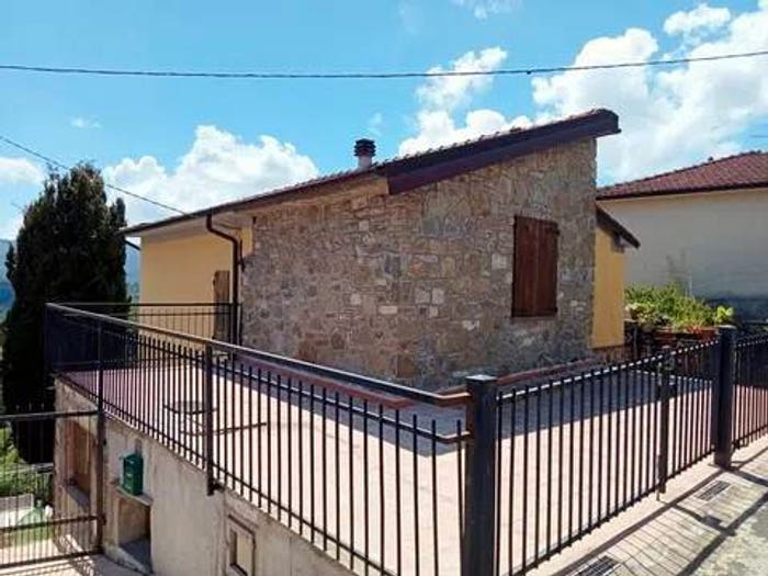Appartamento quadrilocale in vendita in Collecchia Alta SNC, Fivizzano