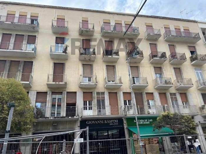 Appartamento con 5 locali in vendita in Via Luciano Manara, San Martino, Messina