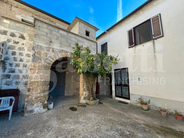 Casa con 6 locali in vendita in Via Gorizia, Alvignano