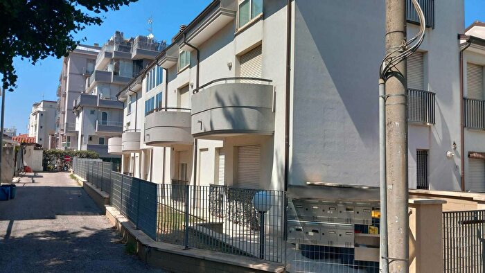 Appartamento trilocale in vendita in Viale Vincenzo Monti, Rimini