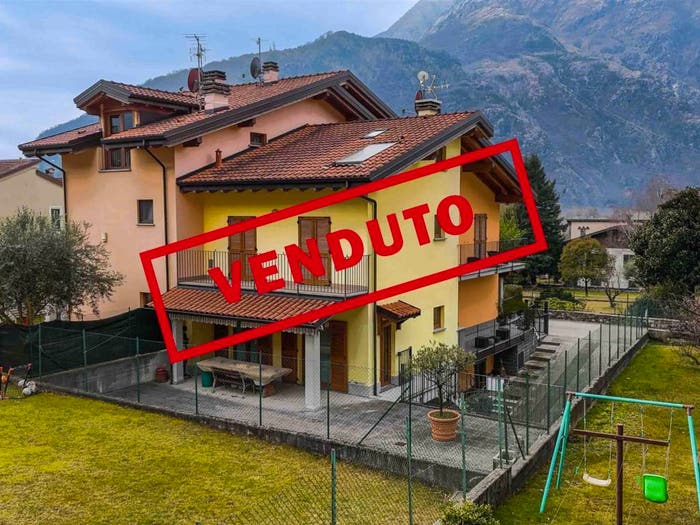 Casa quadrilocale in vendita in Via Della Guardia, Centro, Novate Mezzola