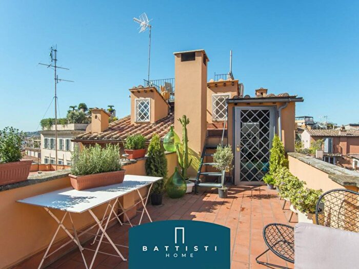 Casa bilocale in vendita in Via Francesco Crispi, Spagna, Roma