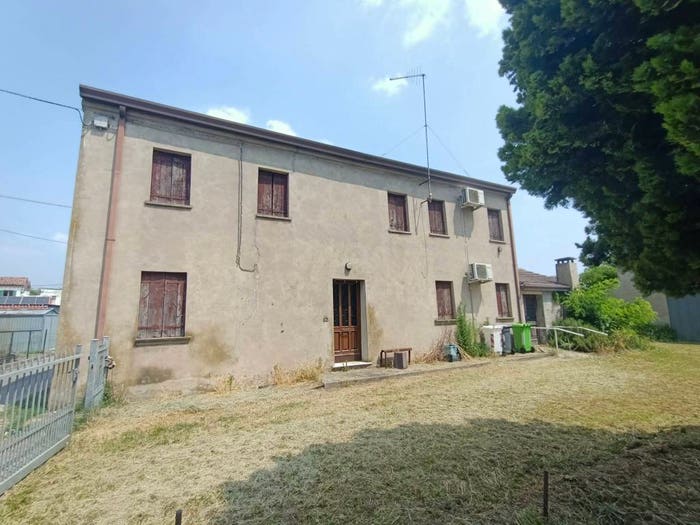 Casa quadrilocale in vendita in Via Monsignor Giuseppe Tinello, Ca' Emo, Adria