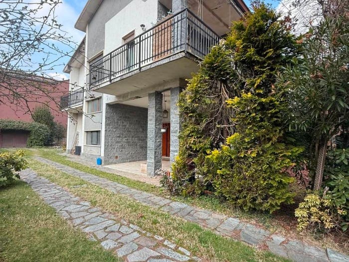Casa con 6 locali in vendita in Via Oslavia, Gerenzano