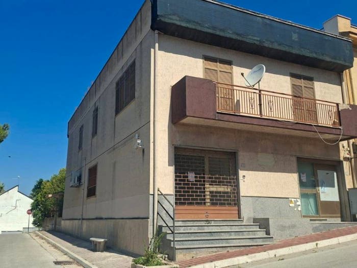 Casa con 6 locali in vendita in Corso Umberto I, Poggioreale