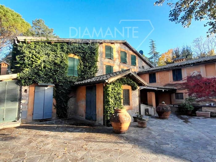 Casa con 6 locali in vendita in Centro, Montefalco