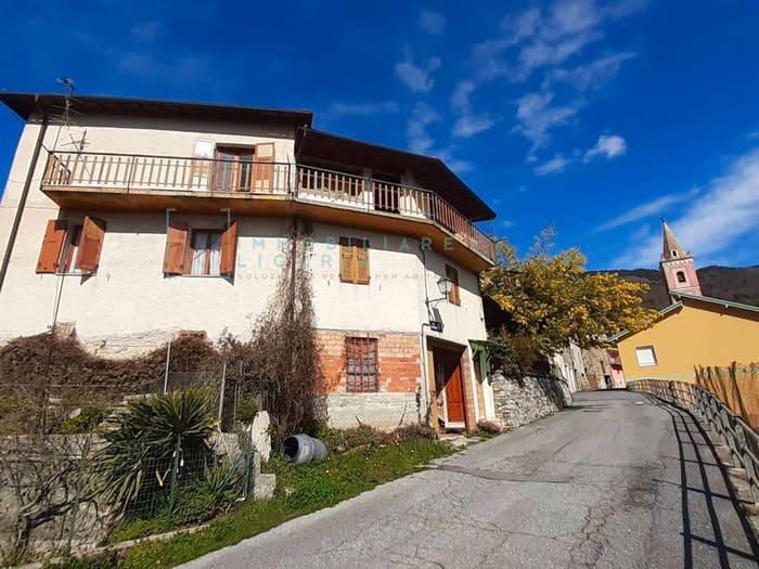 Casa con 6 locali in vendita in via piazza della chiesa, Cosio d'Arroscia