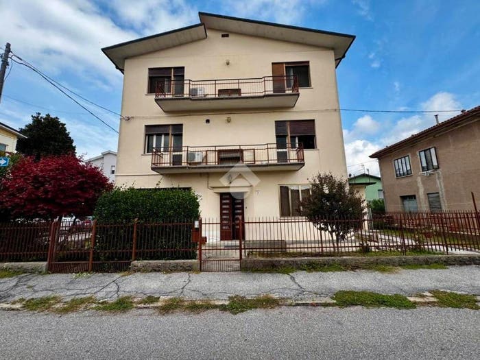Appartamento quadrilocale in vendita in Viale Amos Bernini, Commenda San Bortolo, Rovigo