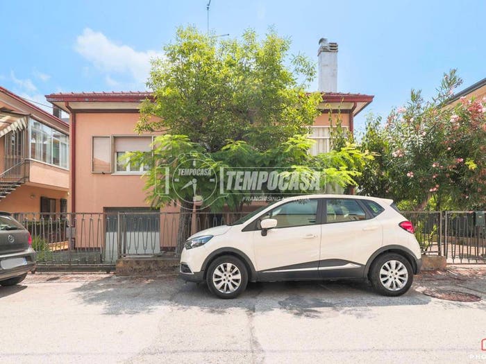 Casa con 5 locali in vendita in Viale Etna, Fontanelle, Riccione