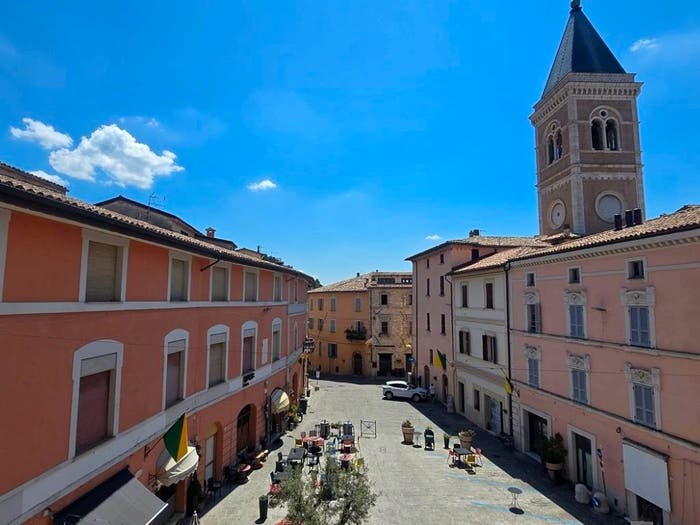 Appartamento con 6 locali in vendita in Piazza Giuseppe Garibaldi, Centro, Gualdo Tadino