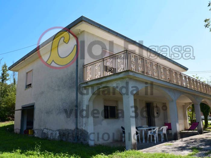 Casa con 5 locali in vendita in Via Basilea, Le Sode, Atina