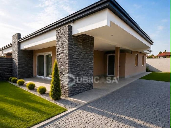 Casa quadrilocale in vendita in Via dei Garofani, Centro, Cisterna di Latina