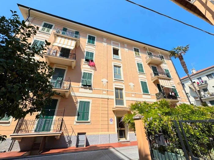 Appartamento trilocale in vendita in Via Alessandro Volta, Centro, Albenga