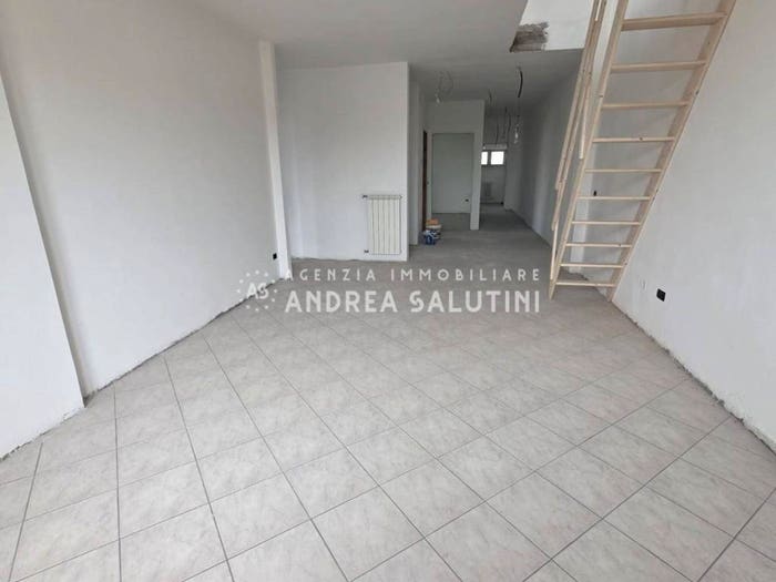 Appartamento con 6 locali in vendita in Via Pacinotti, Centro, Ponsacco