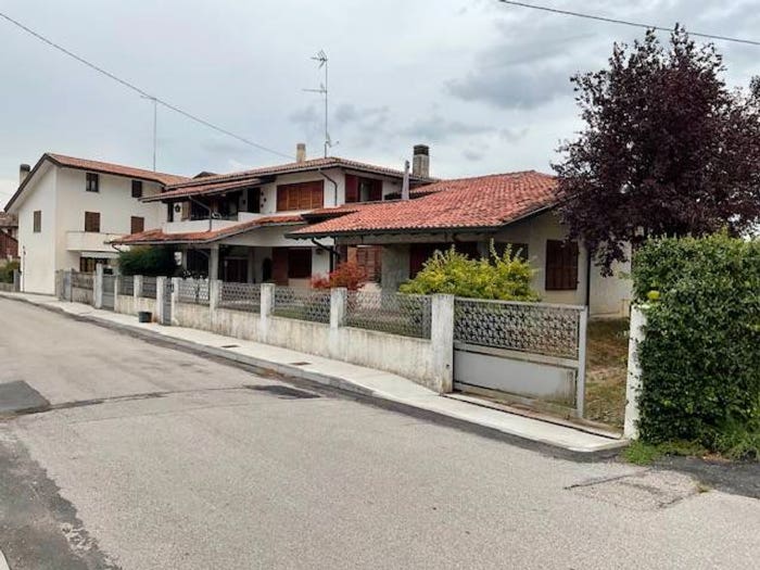 Casa con 6 locali in vendita in Via Colautto, Ronchis
