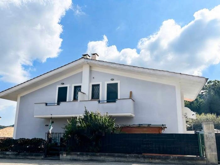 Casa trilocale in vendita in Via Vecchia di Velletri, Centro, Rocca di Papa