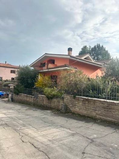 Casa con 6 locali in vendita in Via Alcide De Gasperi, Centro, Alatri