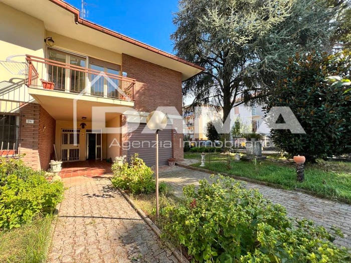 Casa con 6 locali in vendita in Parco Urbano Piscina, Forlì