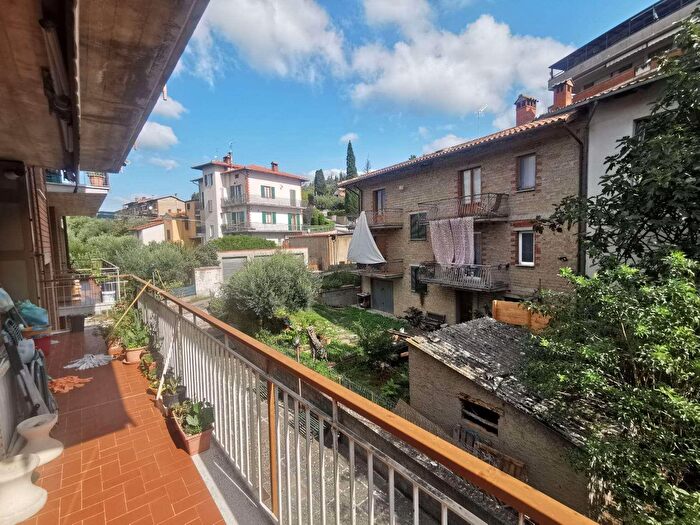 Appartamento trilocale in vendita in Tuoro Sul Trasimeno