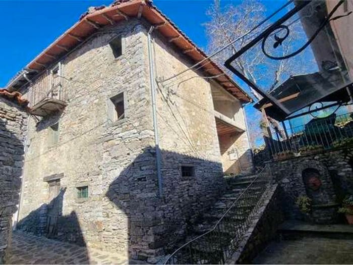 Casa con 6 locali in vendita in Località Croce Di Stazzana Colle, Castelnuovo di Garfagnana