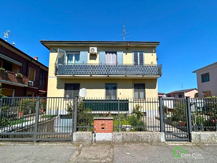 Casa quadrilocale in vendita in Via Guglielmo Marconi, Mairano, Casaletto Lodigiano