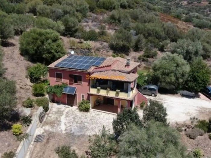Casa con 6 locali in vendita in Via Cuccu Etzu, Brunella Concas, Torpè