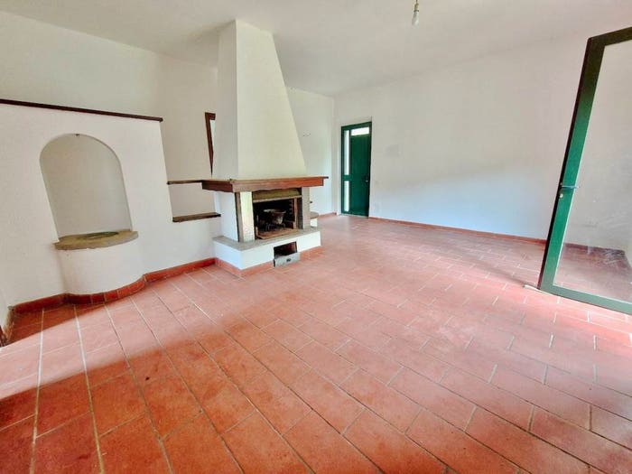 Casa quadrilocale in vendita in Via dei Madonnoni, Calci