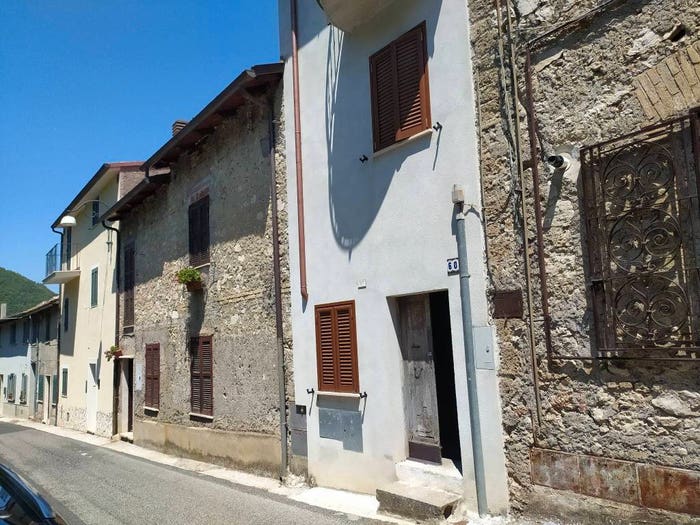 Appartamento con 5 locali in vendita in Via Roma, Anticoli Corrado