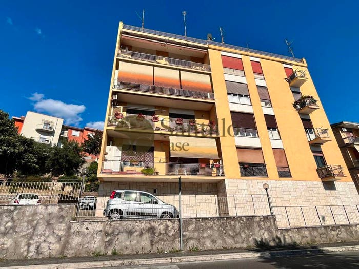 Appartamento trilocale in vendita in Viale Enrico Fermi, Frascati