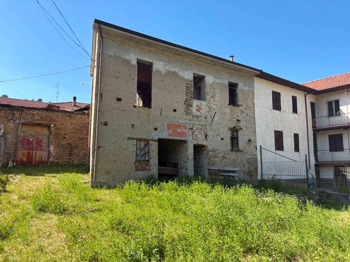 Casa in vendita in Via Roma, Gorzegno