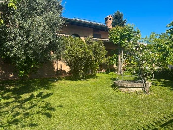 Casa con 6 locali in vendita in Via Roberto Rossellini, Centro, Casalgrande