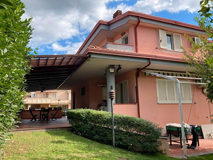 Casa con 5 locali in vendita in Via Martiri delle Foibe, Tuoro, Caserta