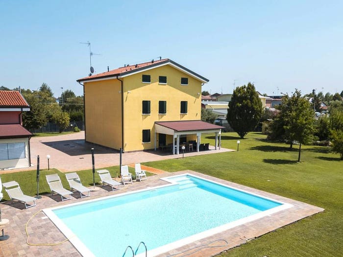 Casa con 6 locali in vendita in Via Lunga, Migliarina Budrione, Carpi