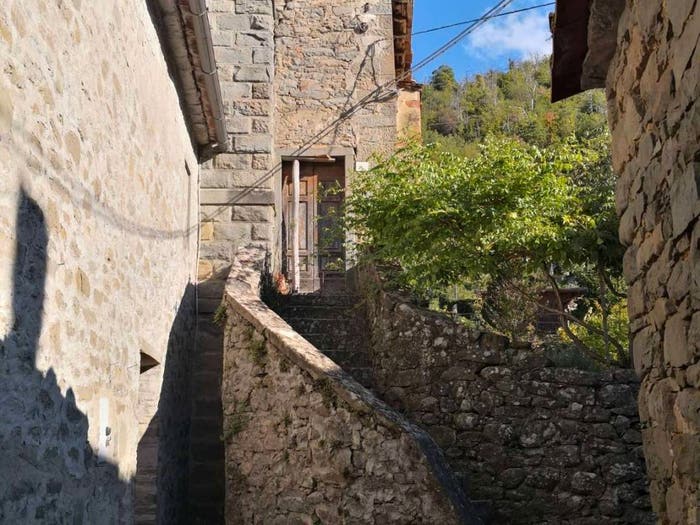 Casa bilocale in vendita in Loc Gorgiti, Loro Ciuffenna