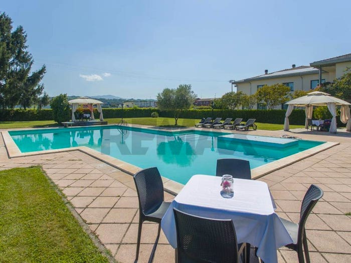 Casa con 6 locali in vendita in Via Langhirano, Langhirano