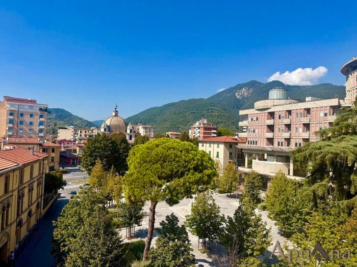 Appartamento con 5 locali in vendita in Piazza della Liberazione, Centro, Massa