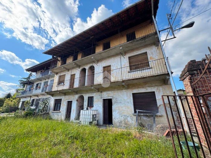 Casa con 6 locali in vendita in Via per Suno, Mezzomerico