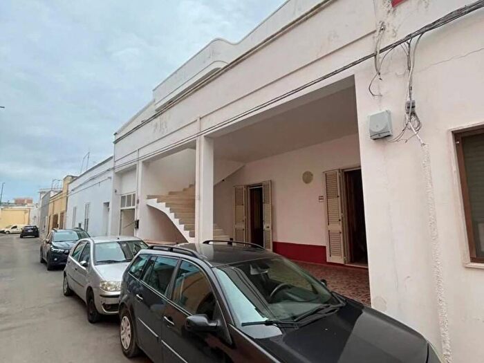 Appartamento con 5 locali in vendita in Xxv Luglio SNC, Centro, Veglie
