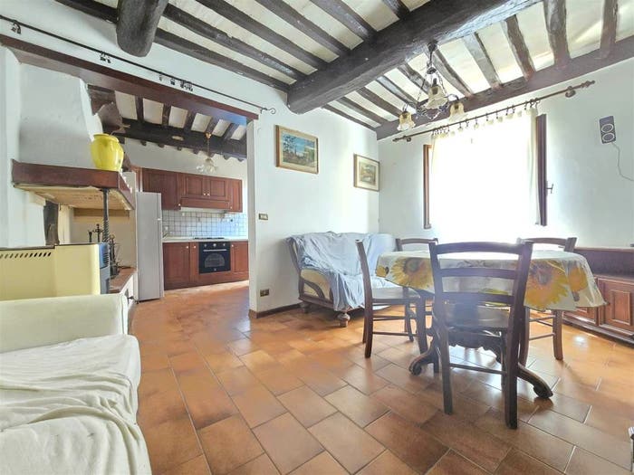 Casa con 6 locali in vendita in Camaiore Paese, Camaiore