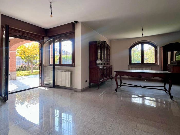 Casa con 6 locali in vendita in Viale Aldo Moro, Centro, Pianezza