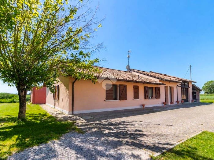 Casa quadrilocale in vendita in Via Argine Destro Montone, Roncalceci Longana, Ravenna