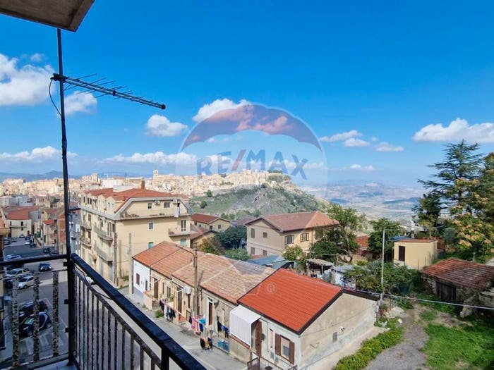 Appartamento con 6 locali in vendita in Via Spirito Santo, Centro, Enna