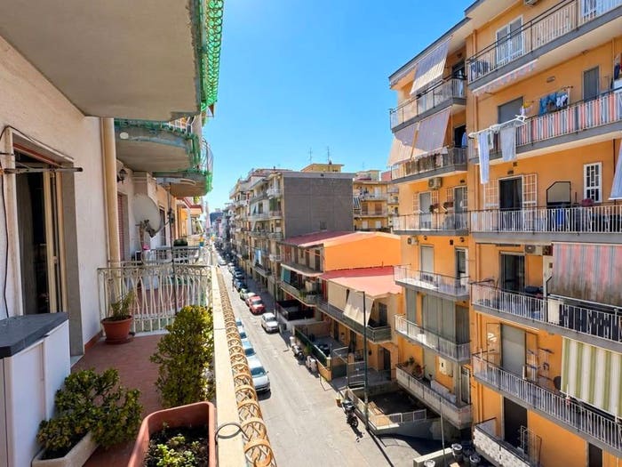 Appartamento trilocale in vendita in Via Carlo Carrà, Pianura, Napoli