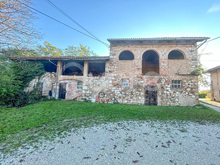 Casa con 9 locali in vendita in Località Molin Nuovo, Martignacco