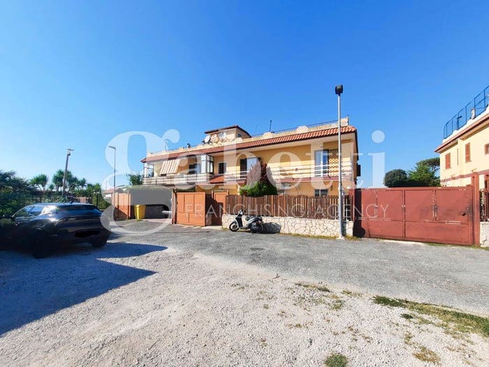 Appartamento con 5 locali in vendita in Via Vicinale Festinese, Licola Paese, Giugliano in Campania