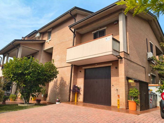 Casa con 6 locali in vendita in Via dell'Alabastro, Olmo, Perugia