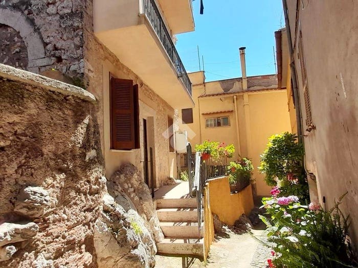 Casa trilocale in vendita in Via Colle Santa Lucia, Centro, Alatri